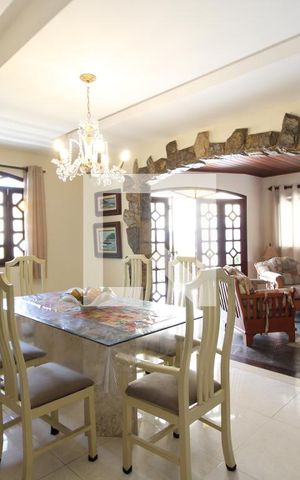 Casa de condomínio à venda com 350m², 4 quartos e 3 vagasSala 1