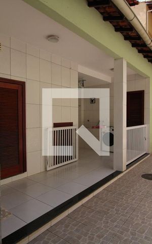 Casa de condomínio à venda com 350m², 4 quartos e 3 vagasFundos