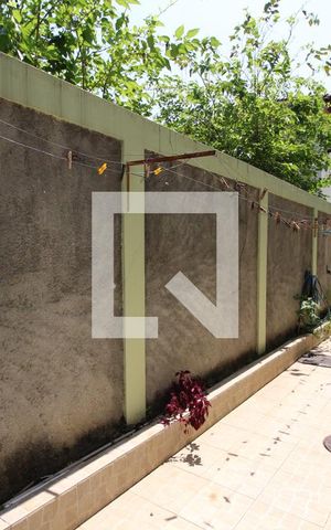 Casa de condomínio à venda com 350m², 4 quartos e 3 vagasLateral