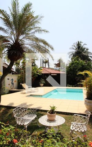 Casa de condomínio à venda com 350m², 4 quartos e 3 vagasPiscina