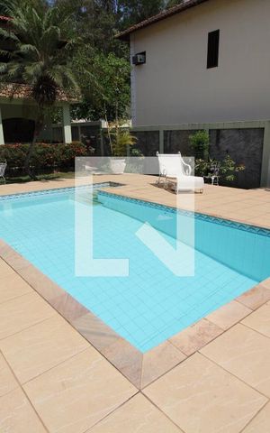 Casa de condomínio à venda com 350m², 4 quartos e 3 vagasPiscina