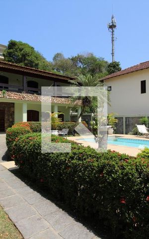 Casa de condomínio à venda com 350m², 4 quartos e 3 vagasFachada Interna