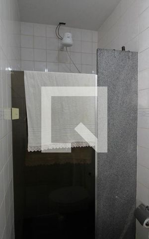 Casa de condomínio à venda com 350m², 4 quartos e 3 vagasBanheiro de Serviço