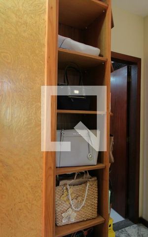 Casa de condomínio à venda com 350m², 4 quartos e 3 vagasQuarto 3 - Closet da Suíte