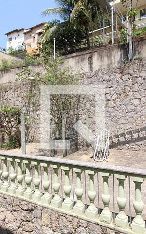 Casa de condomínio à venda com 350m², 4 quartos e 3 vagasQuintal dos Fundos