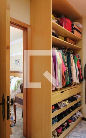 Casa de condomínio à venda com 350m², 4 quartos e 3 vagasQuarto 3 - Closet da Suíte