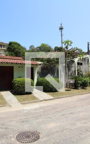 Casa de condomínio à venda com 350m², 4 quartos e 3 vagasFachada 