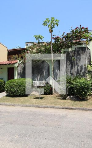 Casa de condomínio à venda com 350m², 4 quartos e 3 vagasFachada 