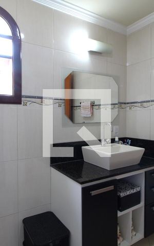 Casa de condomínio à venda com 350m², 4 quartos e 3 vagas Casa de condomínio à venda com 350m², 4 quartos e 3 vagasBanheiro Social