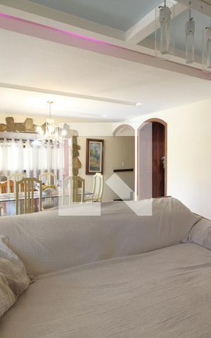 Casa de condomínio à venda com 350m², 4 quartos e 3 vagasSala 1