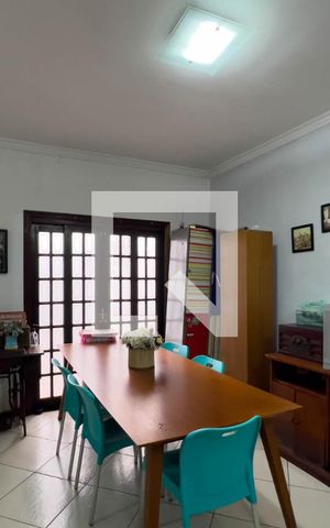 Casa à venda com 148m², 3 quartos e 2 vagas Casa à venda com 148m², 3 quartos e 2 vagasSala