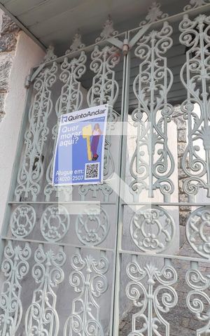 Casa à venda com 244m², 4 quartos e 3 vagas Casa à venda com 244m², 4 quartos e 3 vagasFachada