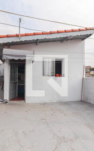 Casa à venda com 244m², 4 quartos e 3 vagas Casa à venda com 244m², 4 quartos e 3 vagasQuintal