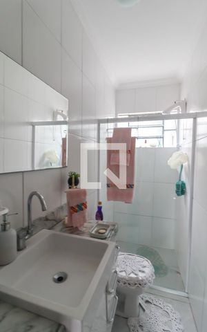 Casa à venda com 244m², 4 quartos e 3 vagas Casa à venda com 244m², 4 quartos e 3 vagasBanheiro