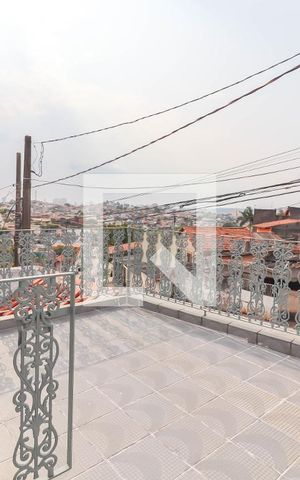 Casa à venda com 244m², 4 quartos e 3 vagas Casa à venda com 244m², 4 quartos e 3 vagasVaranda