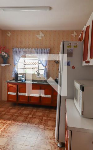 Casa à venda com 244m², 4 quartos e 3 vagas Casa à venda com 244m², 4 quartos e 3 vagasCozinha