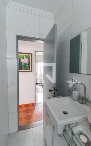 Casa à venda com 244m², 4 quartos e 3 vagas Casa à venda com 244m², 4 quartos e 3 vagasBanheiro