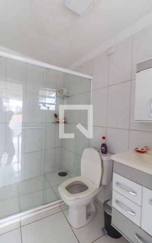 Casa à venda com 244m², 4 quartos e 3 vagas Casa à venda com 244m², 4 quartos e 3 vagasBanheiro externo
