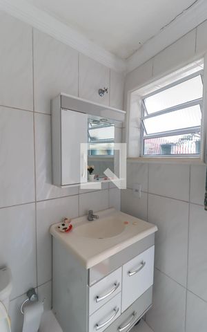 Casa à venda com 244m², 4 quartos e 3 vagas Casa à venda com 244m², 4 quartos e 3 vagasBanheiro externo