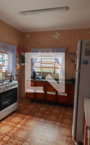 Casa à venda com 244m², 4 quartos e 3 vagas Casa à venda com 244m², 4 quartos e 3 vagasCozinha