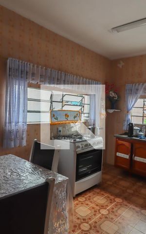 Casa à venda com 244m², 4 quartos e 3 vagas Casa à venda com 244m², 4 quartos e 3 vagasCozinha