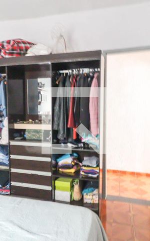 Casa à venda com 244m², 4 quartos e 3 vagas Casa à venda com 244m², 4 quartos e 3 vagasQuarto 2