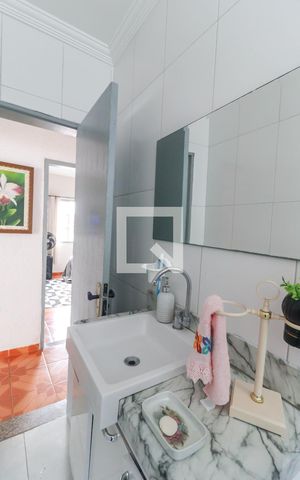 Casa à venda com 244m², 4 quartos e 3 vagas Casa à venda com 244m², 4 quartos e 3 vagasBanheiro