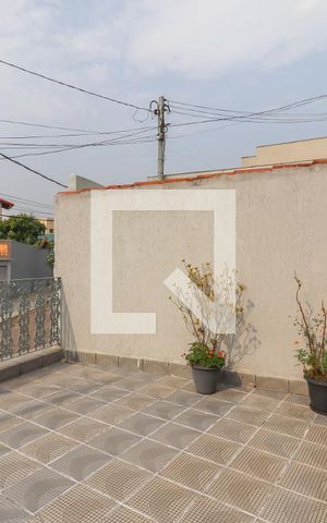 Casa à venda com 244m², 4 quartos e 3 vagas Casa à venda com 244m², 4 quartos e 3 vagasVaranda