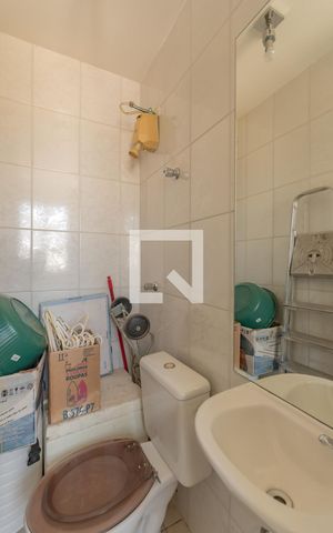 Apartamento à venda com 200m², 3 quartos e 3 vagas Apartamento à venda com 200m², 3 quartos e 3 vagasBanheiro de Serviço