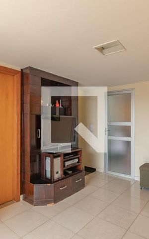 Apartamento à venda com 200m², 3 quartos e 3 vagas Apartamento à venda com 200m², 3 quartos e 3 vagasSala de TV