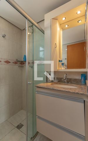 Apartamento à venda com 200m², 3 quartos e 3 vagas Apartamento à venda com 200m², 3 quartos e 3 vagasBanheiro Social