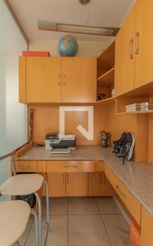 Apartamento à venda com 200m², 3 quartos e 3 vagas Apartamento à venda com 200m², 3 quartos e 3 vagasEscritório