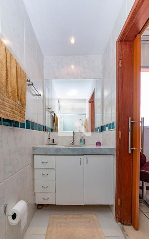 Apartamento à venda com 85m², 3 quartos e 2 vagas Apartamento à venda com 85m², 3 quartos e 2 vagasBanheiro da Suíte 1