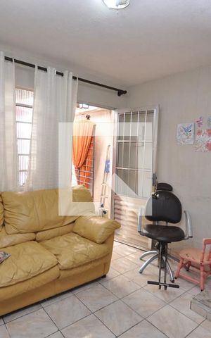 Casa à venda com 150m², 2 quartos e 2 vagasSala