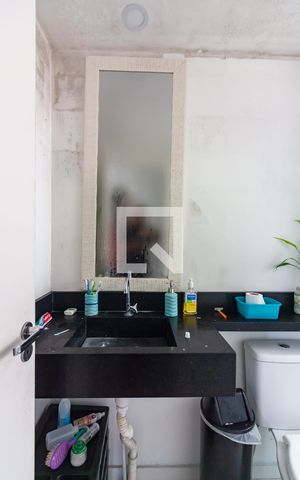 Apartamento à venda com 47m², 2 quartos e 1 vaga Apartamento à venda com 47m², 2 quartos e 1 vagaBanheiro