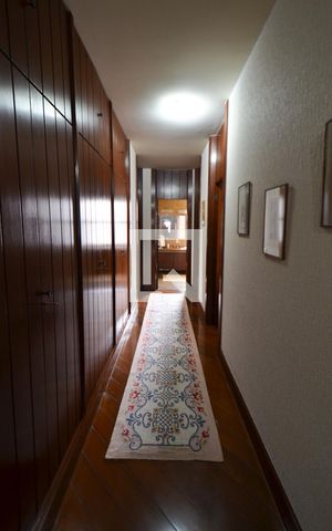 Apartamento à venda com 560m², 5 quartos e 3 vagas Apartamento à venda com 560m², 5 quartos e 3 vagasCorredor