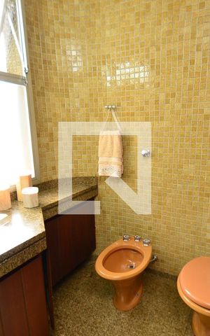Apartamento à venda com 560m², 5 quartos e 3 vagas Apartamento à venda com 560m², 5 quartos e 3 vagasBanheiro social