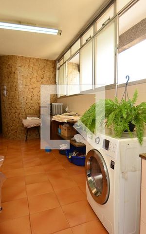 Apartamento à venda com 560m², 5 quartos e 3 vagas Apartamento à venda com 560m², 5 quartos e 3 vagasArea serviço