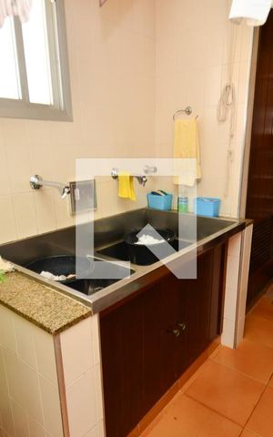 Apartamento à venda com 560m², 5 quartos e 3 vagas Apartamento à venda com 560m², 5 quartos e 3 vagasArea serviço