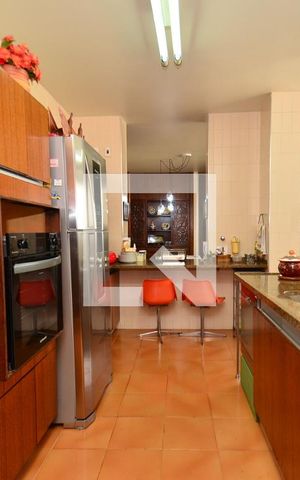 Apartamento à venda com 560m², 5 quartos e 3 vagas Apartamento à venda com 560m², 5 quartos e 3 vagasCozinha