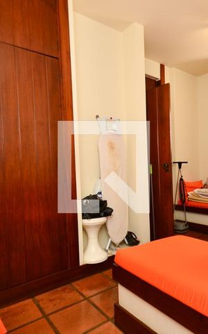 Apartamento à venda com 560m², 5 quartos e 3 vagas Apartamento à venda com 560m², 5 quartos e 3 vagasQuarto serviço