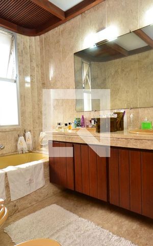 Apartamento à venda com 560m², 5 quartos e 3 vagas Apartamento à venda com 560m², 5 quartos e 3 vagasBanheiro suite1