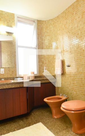 Apartamento à venda com 560m², 5 quartos e 3 vagas Apartamento à venda com 560m², 5 quartos e 3 vagasBanheiro social