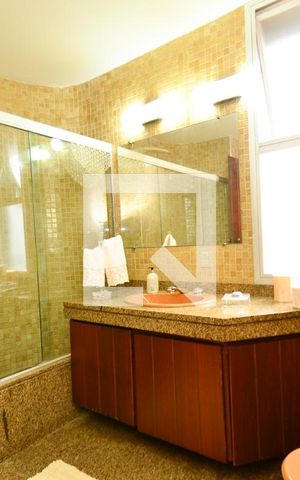 Apartamento à venda com 560m², 5 quartos e 3 vagas Apartamento à venda com 560m², 5 quartos e 3 vagasBanheiro social