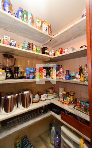 Apartamento à venda com 560m², 5 quartos e 3 vagas Apartamento à venda com 560m², 5 quartos e 3 vagasDespensa