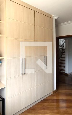Casa à venda com 450m², 4 quartos e 5 vagas Casa à venda com 450m², 4 quartos e 5 vagasQuarto 3