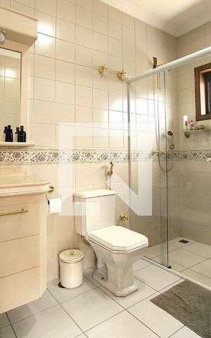 Casa à venda com 450m², 4 quartos e 5 vagas Casa à venda com 450m², 4 quartos e 5 vagasBanheiro 4
