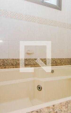 Apartamento à venda com 174m², 2 quartos e 2 vagas Apartamento à venda com 174m², 2 quartos e 2 vagasBanheiro da Suíte