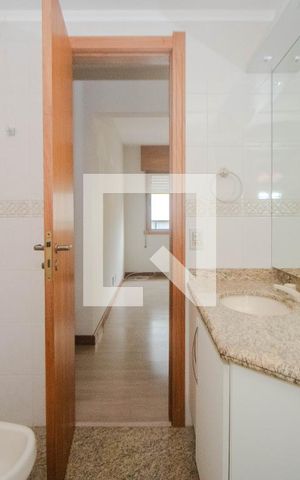 Apartamento à venda com 174m², 2 quartos e 2 vagas Apartamento à venda com 174m², 2 quartos e 2 vagasBanheiro da Suíte