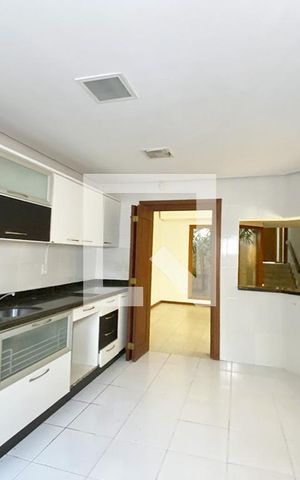 Casa à venda com 215m², 3 quartos e 2 vagasCozinha